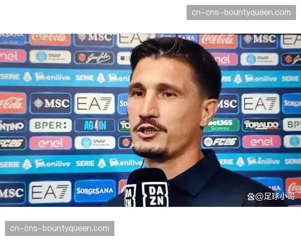 通讯:一场因暴雨中断85分钟的比赛,弗罗西诺内与卡利亚里球员的等待 通讯:一场因暴雨中断85分钟的比赛,弗罗西诺内与卡利亚里球员的等待